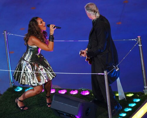Jimmy Page and Leona Lewis at 2008 Olympics Closing Ceremony Jimmy Page and Leona Lewis at 2008 Olympics Closing Ceremony