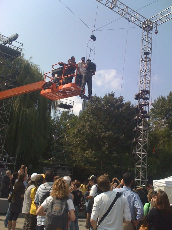 David Blaine Upside Down Stunt is a Joke - Proof Inside David Blaine Upside Down Stunt is a Joke - Proof Inside
